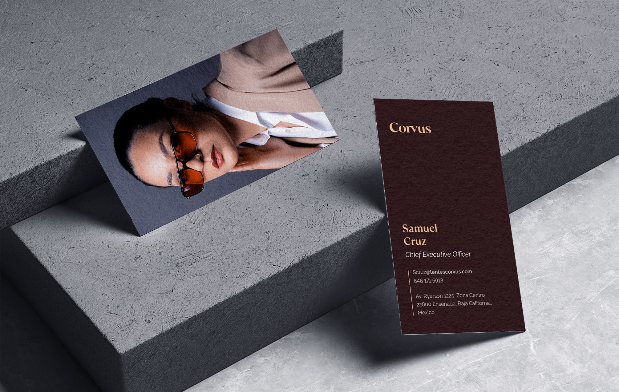 Lentes Corvus business cards