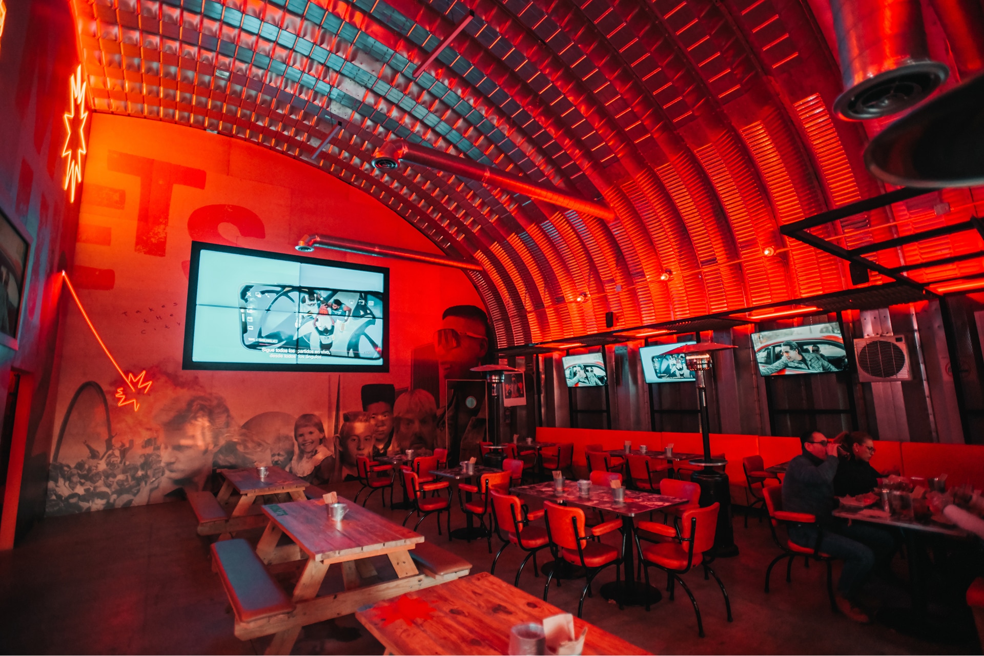 DSC_7223 1 Mullets dining room with red lighting and screens